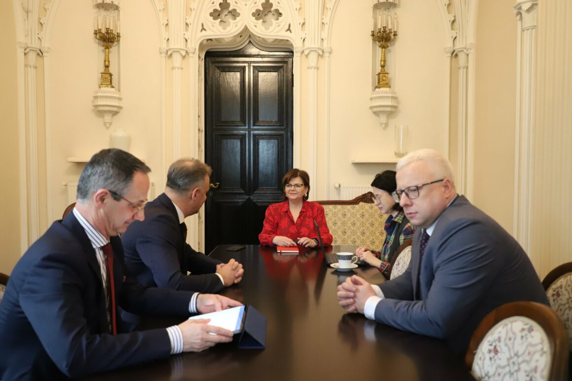 Odbyło się spotkanie Naczelnej Izby Aptekarskiej z Minister Zdrowia Izabelą Leszczyną